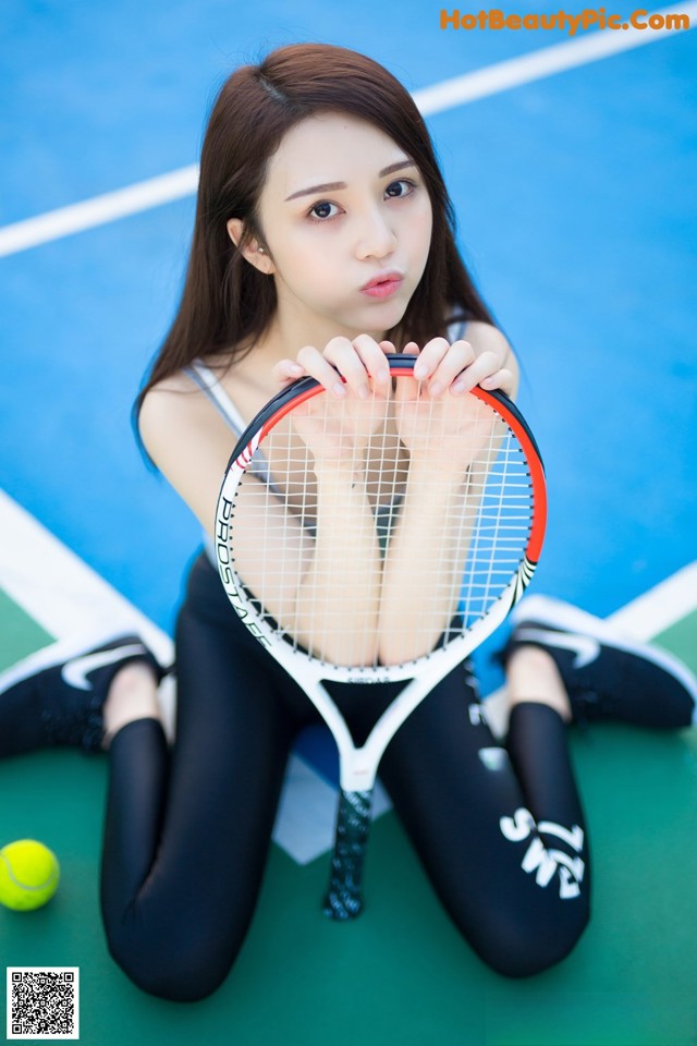 See the beautiful young girl showing off her body on the tennis court with tight clothes (33 pictures) No.910078